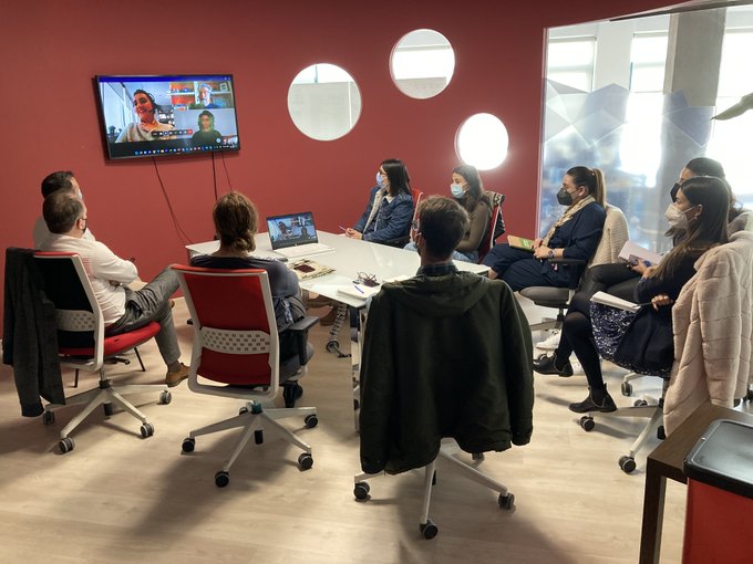Xuntanza de traballo na que se comunicou a Dos Espacios a nova distinción