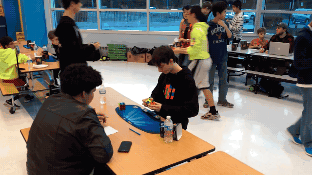 Rubik record Rompen el récord mundial de velocidad de cubo de Rubik: 4.9 segundos