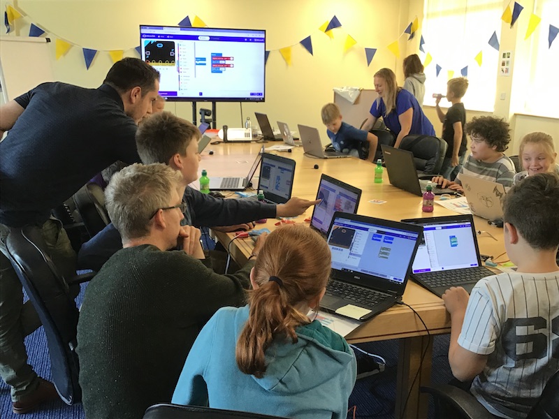 Summer Of Code 2019 Codingbug - Premium Minimal Pattern Gallery - 8K