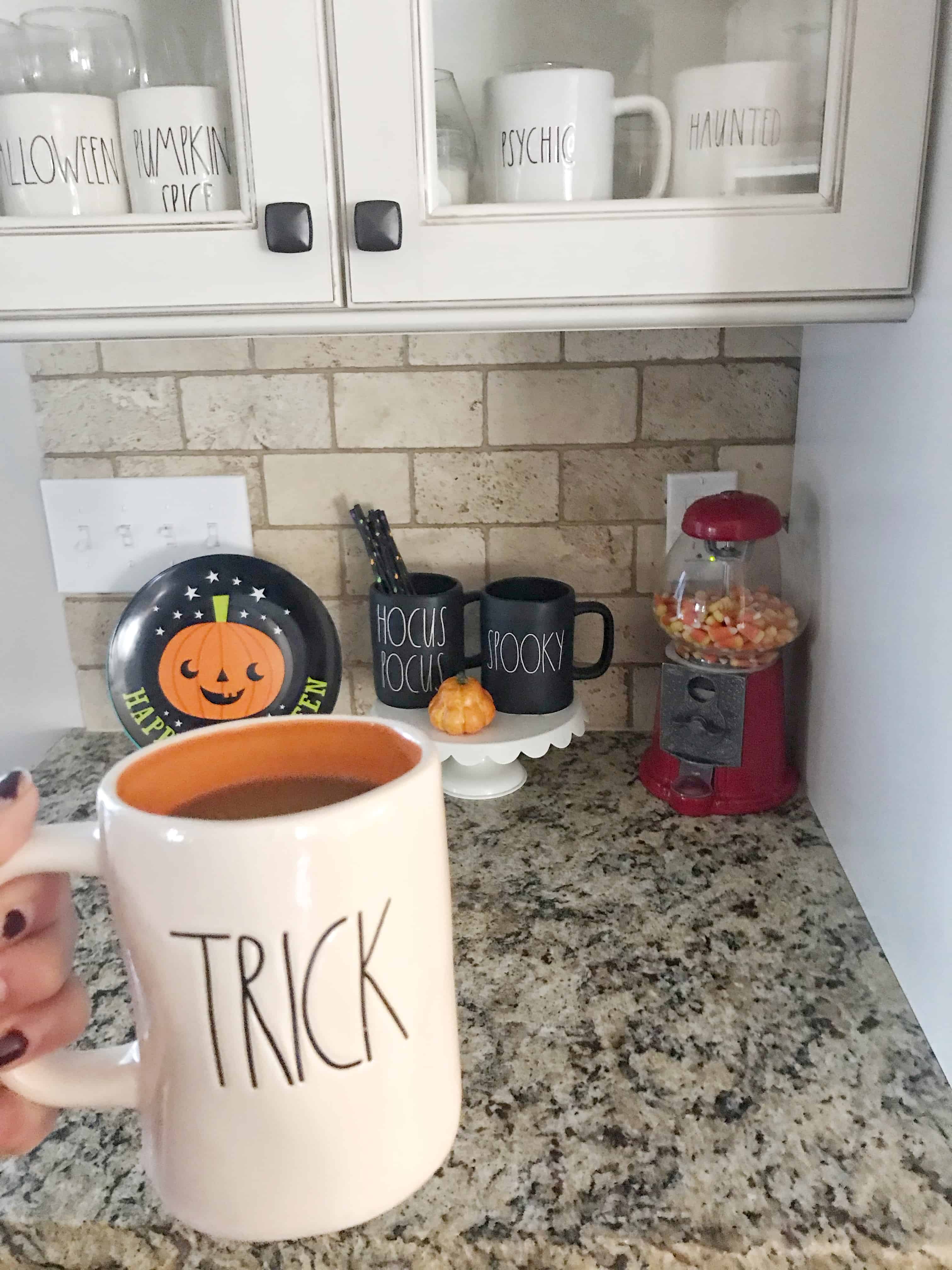 Halloween Rae Dunn Mugs #mugs #farmhouse #raedunnfinds