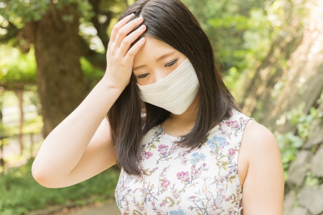 花粉症による頭痛の原因と対処法とは！？鼻水やくしゃみへの対策