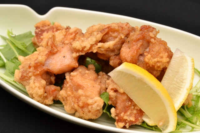 鶏のから揚げとレモン
