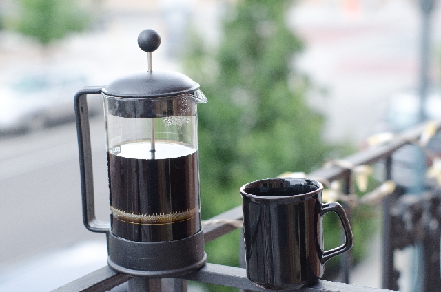 フレンチプレスでのコーヒーの淹れ方～３つのポイントでコーヒープレスの欠点を利点に変える！世界一の人気バリスタ井崎英典に学ぶ～【動画】