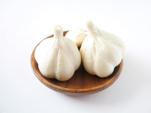 ニンニク【大蒜】｜アリシンが滋養強壮に効くが、過食は厳禁