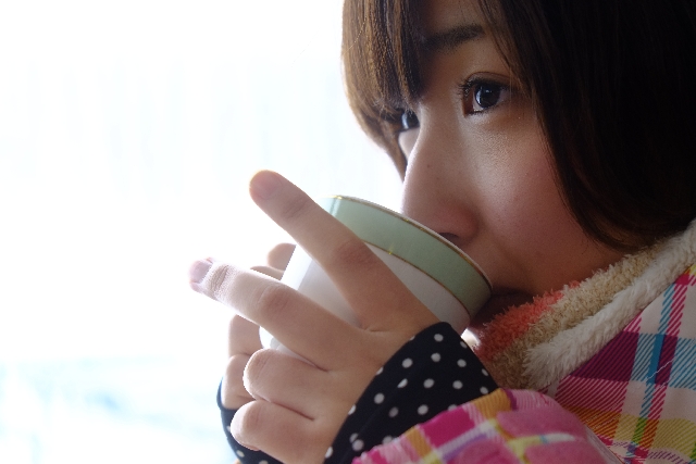 コーヒーのストレス軽減効果～ホットコーヒーは心も温める！？愛飲者には自殺が少ない理由～