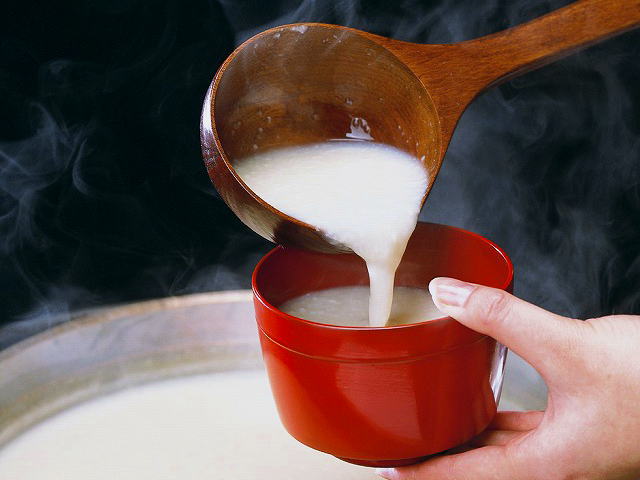 酒粕の人気レシピ！加熱はしないで！鍋・漬物・味噌汁・粕漬け・甘酒の作り方など