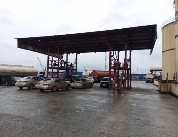 Base oil loading bay