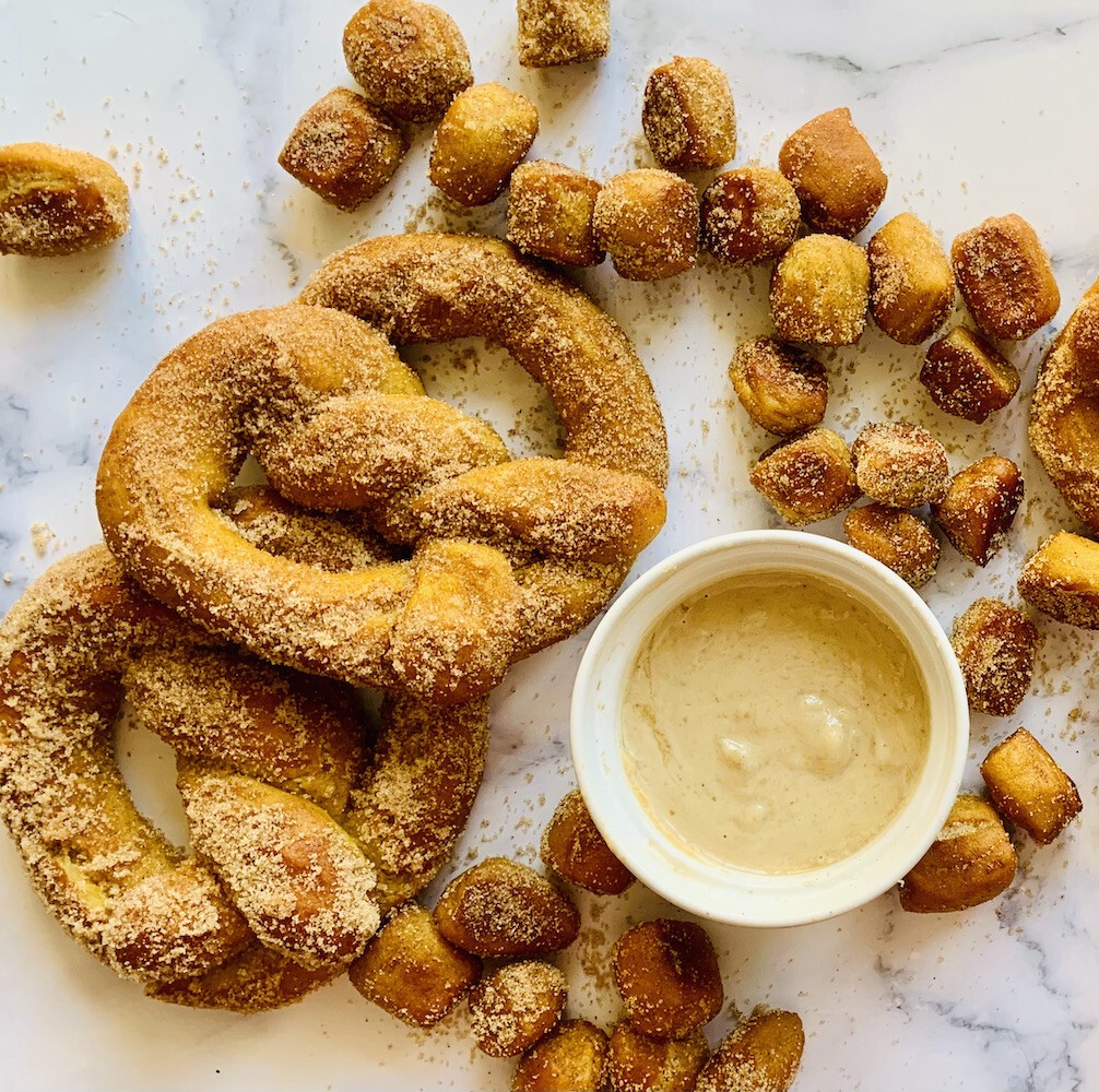 Vegan Pumpkin Spice Pretzels