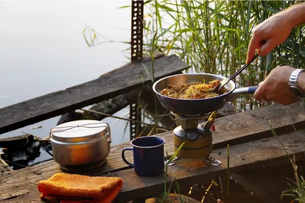 Equipamentos de Cozinha para Refeições Fáceis em Florestas Tropicais