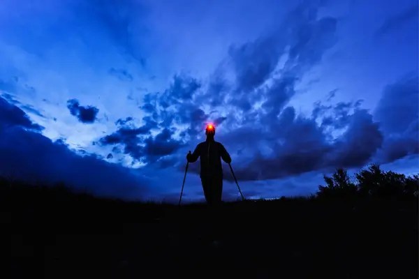 Dispositivos de Luz e Energia que Resistem à Umidade na Selva