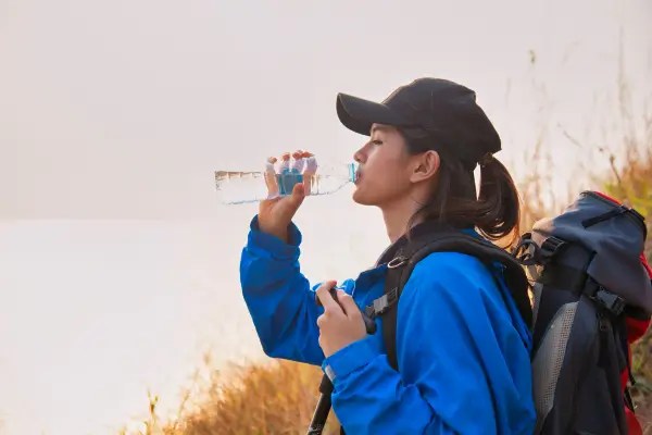 Estratégias para Manter a Hidratação em Dias Quentes e Úmidos com Eficiência