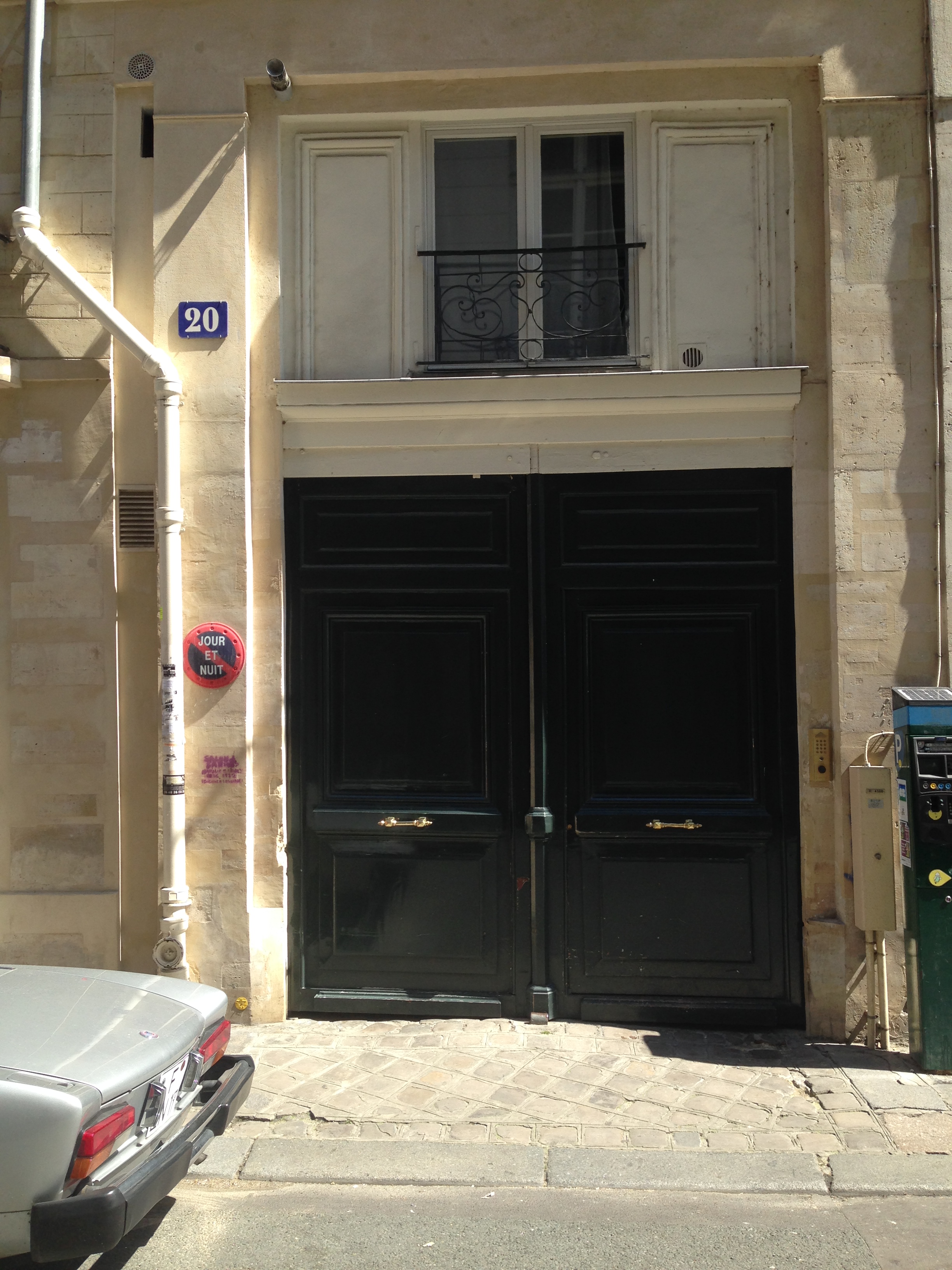 The entrance to Le Corbusier's home through the 1920s in Rue Jacob