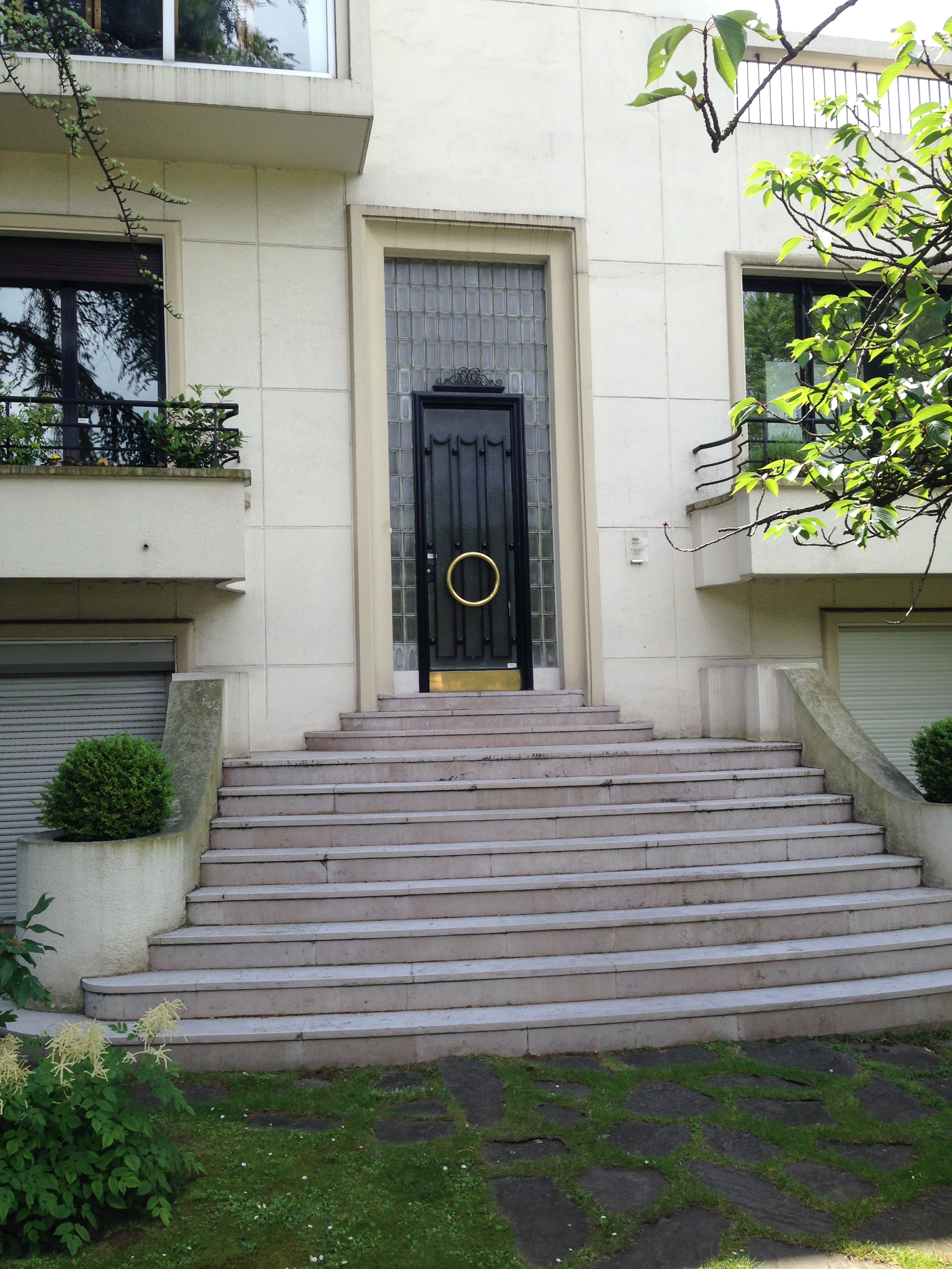 An odd blend of grand, Modern and messy. Boulogne-Billancourt.