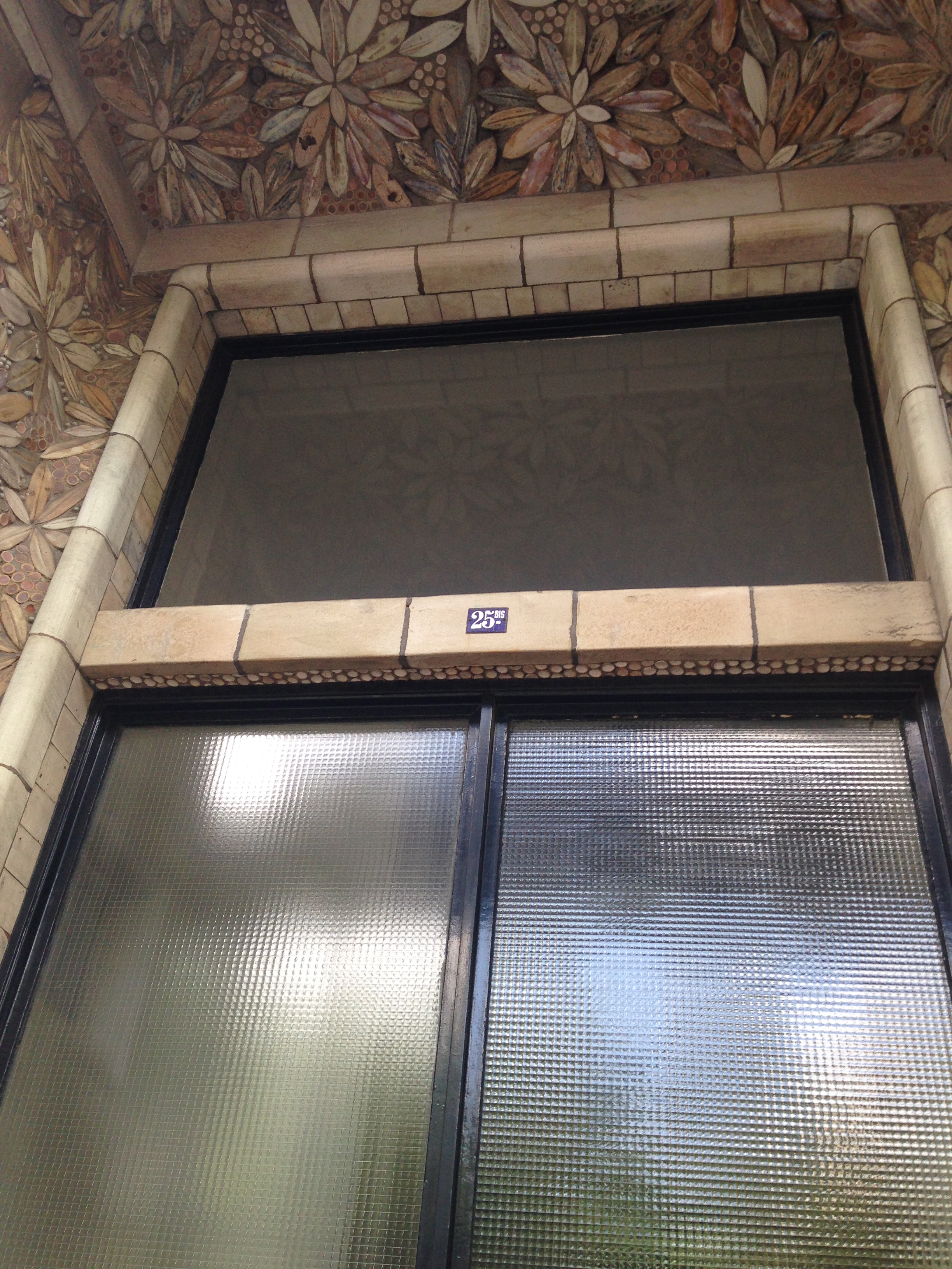 Decorative tiles at the entrance to Perret's ground-breaking concrete building at Rue Franklin, 1904