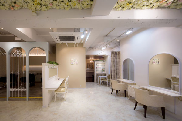 大阪府の美容室・美容院・ヘアサロンの内装デザイン事例（株式会社colmo design plus i）
