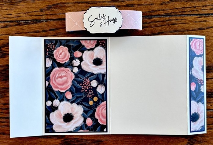 Photo showing the outside of the completed Easy Overlapping Tri-Panel Fun Fold Card.
