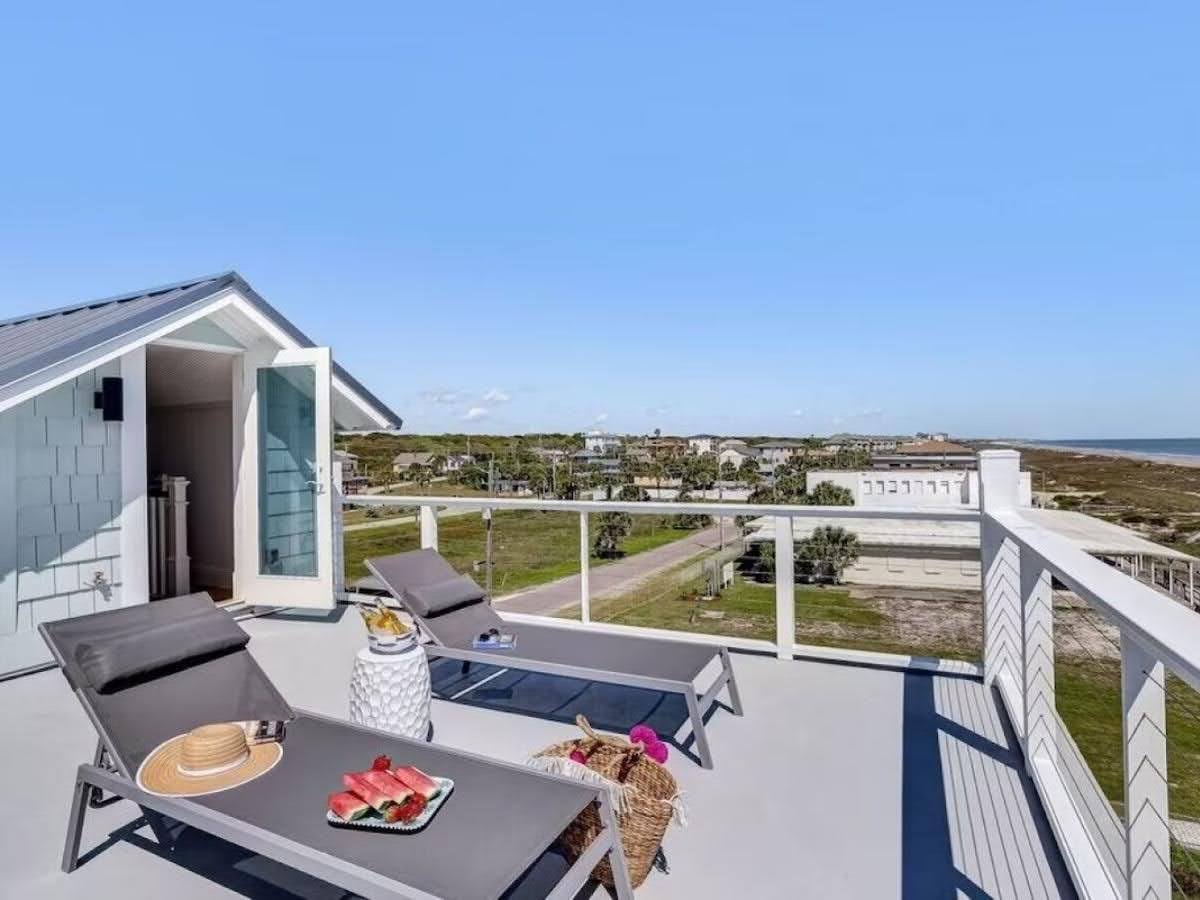 Mermaid Castle Rooftop Deck - Amelia Island