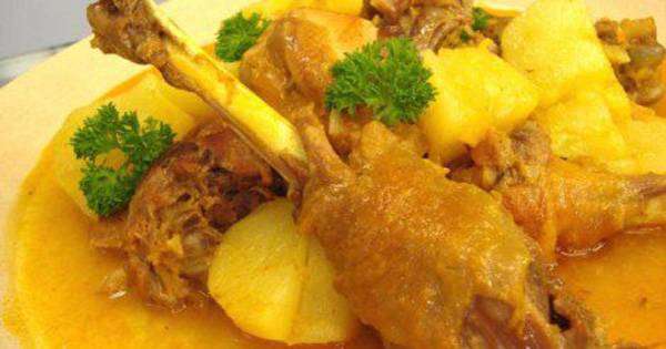 Frango Caipira com Mandioca