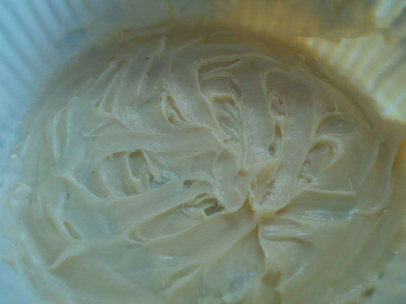 Bolo BomBom Recheado com Morango e Chocolate Branco (Bolo Love) - Passo 1