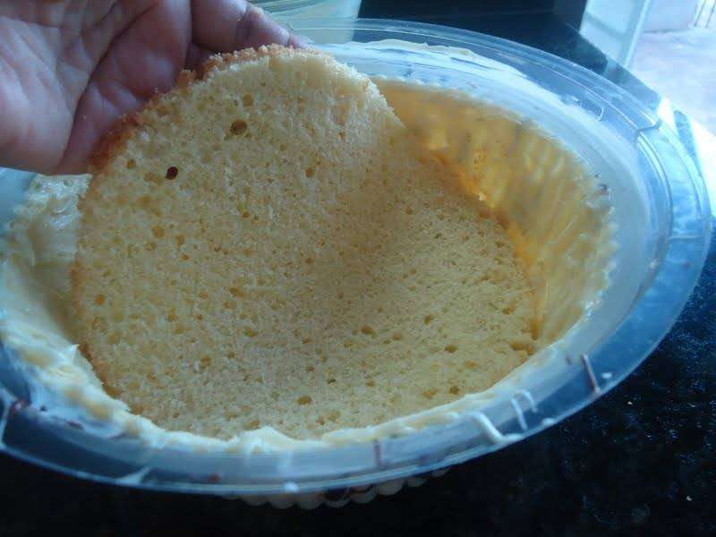 Bolo BomBom Recheado com Morango e Chocolate Branco (Bolo Love) - Passo 2