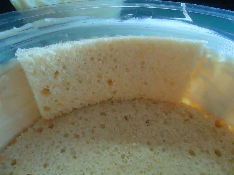 Bolo BomBom Recheado com Morango e Chocolate Branco (Bolo Love) - Passo 3