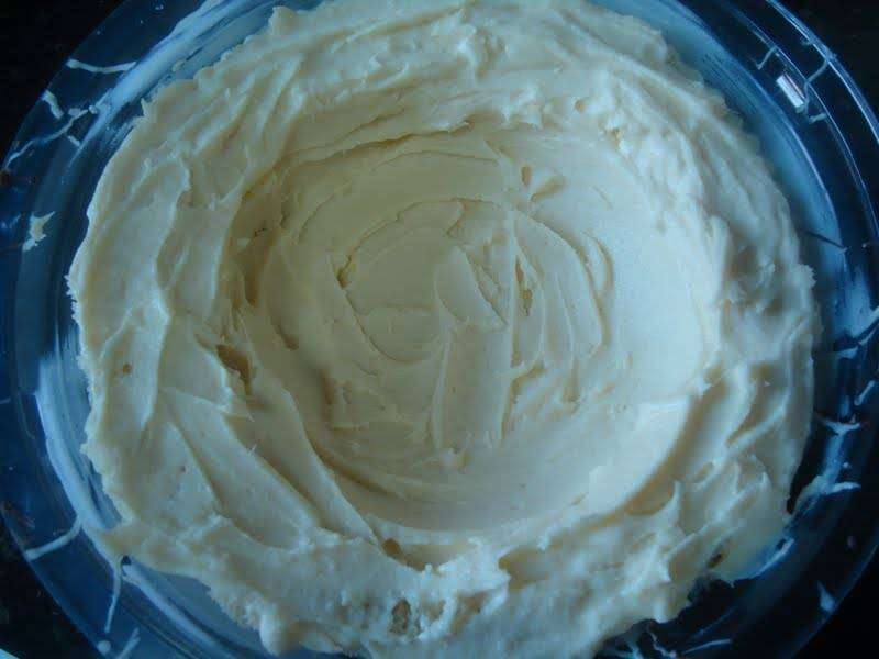 Bolo BomBom Recheado com Morango e Chocolate Branco (Bolo Love) - Passo 6