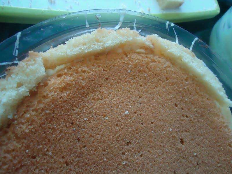 Bolo BomBom Recheado com Morango e Chocolate Branco (Bolo Love) - Passo 10