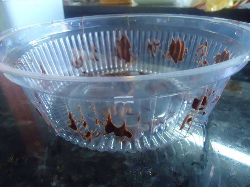 Bolo BomBom Recheado com Morango e Chocolate Branco (Bolo Love) - Passo 5