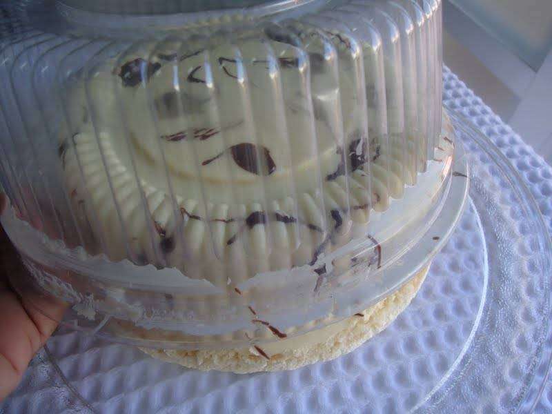 Bolo BomBom Recheado com Morango e Chocolate Branco (Bolo Love) - Passo 13