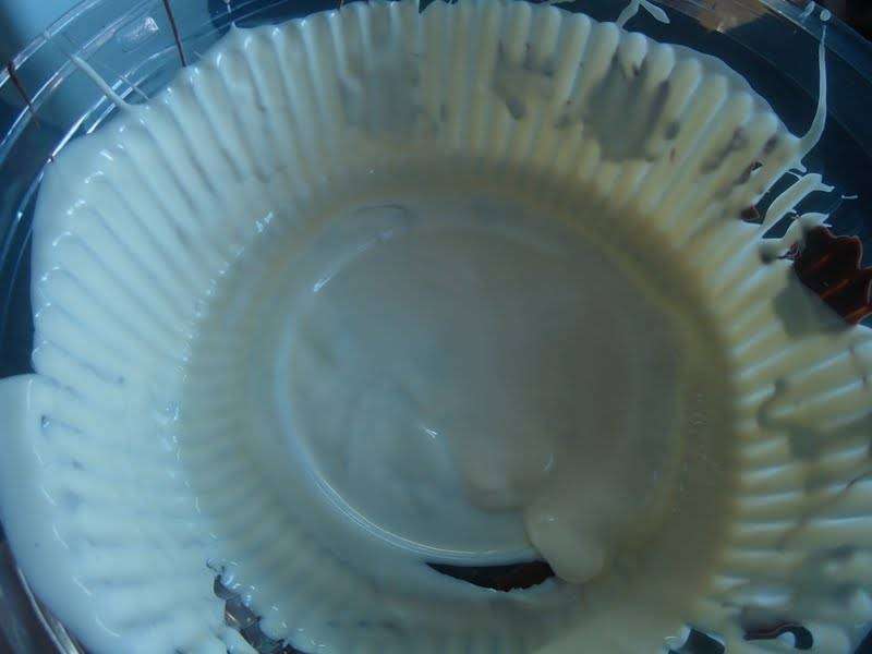 Bolo BomBom Recheado com Morango e Chocolate Branco (Bolo Love) - Passo 7