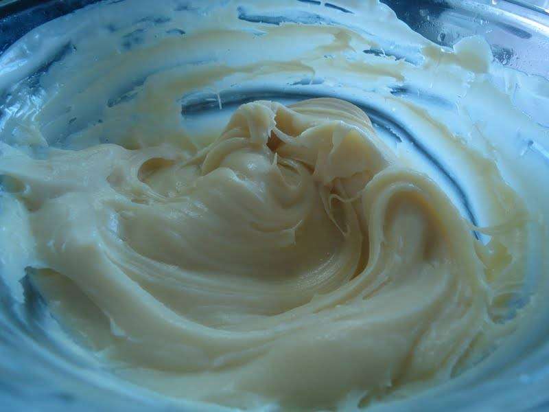 Bolo BomBom Recheado com Morango e Chocolate Branco (Bolo Love) - Passo 1