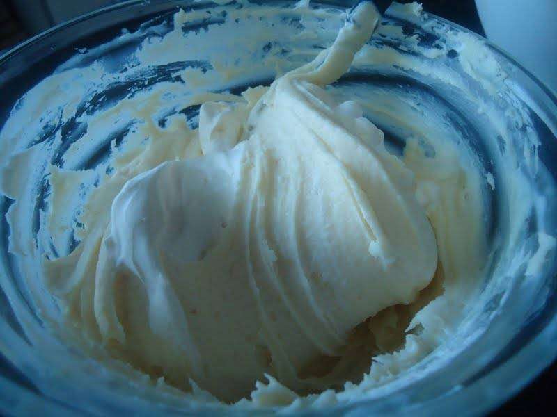 Bolo BomBom Recheado com Morango e Chocolate Branco (Bolo Love) - Passo 2