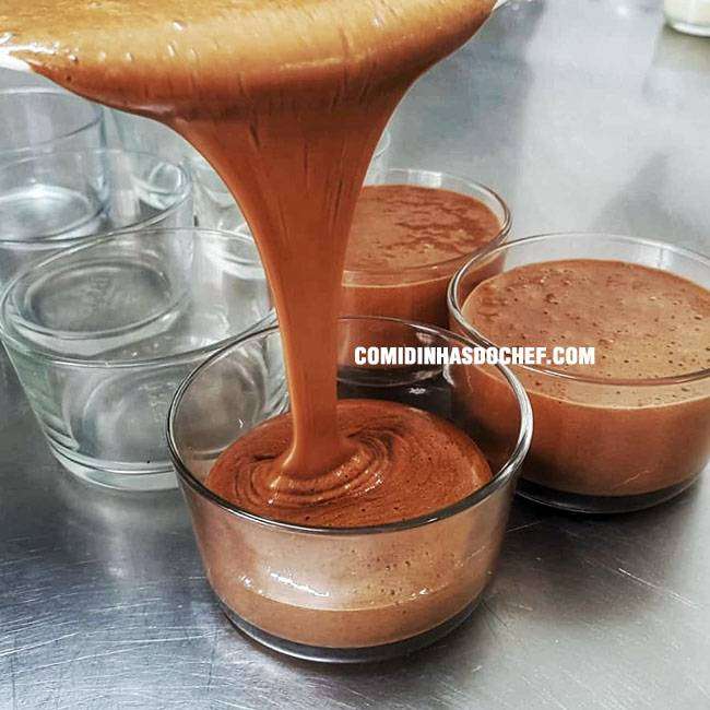 Mousse de Chocolate Simples e Rápido - Passo 6