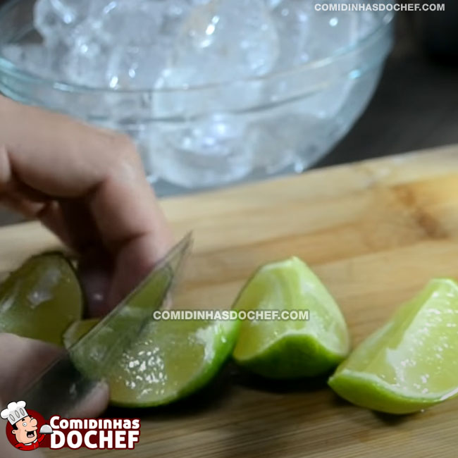 Caipirinha de Cachaça na Coqueteleira - Passo 2