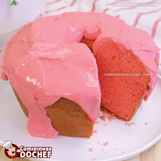 Bolo Rosa com Gelatina de Morango