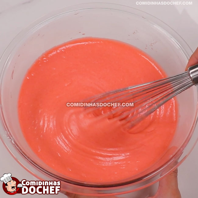 Bolo Rosa com Gelatina de Morango - Passo 5
