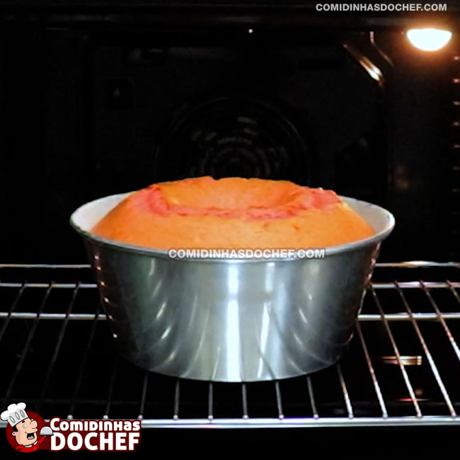 Bolo Rosa com Gelatina de Morango - Passo 9