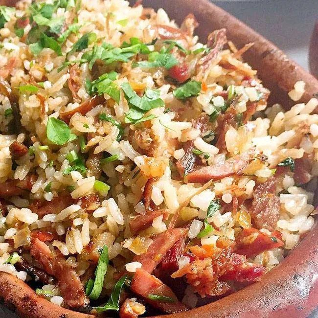 Celebre o Natal e Ano Novo com um clássico: Arroz Carreteiro recheia a mesa!
