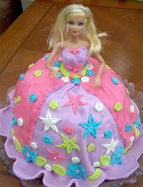 Como fazer o bolo da Barbie que todo mundo quer nos eventos de Réveillon!