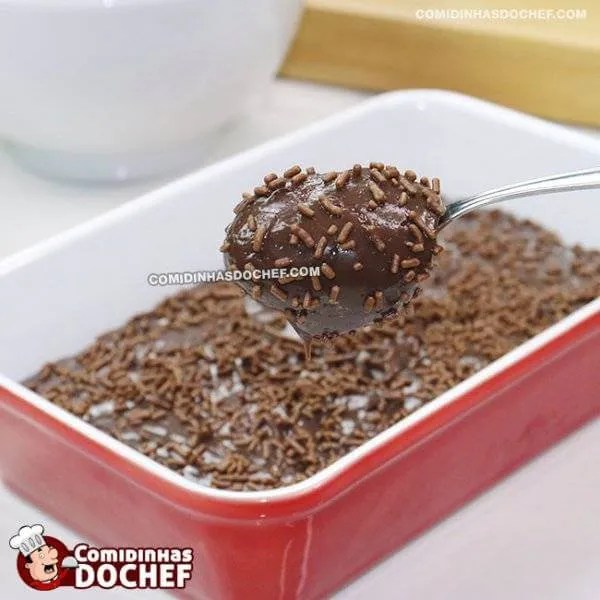 Descubra o Segredo do Brigadeiro de Colher Com Creme de Leite para Festejar o Natal!