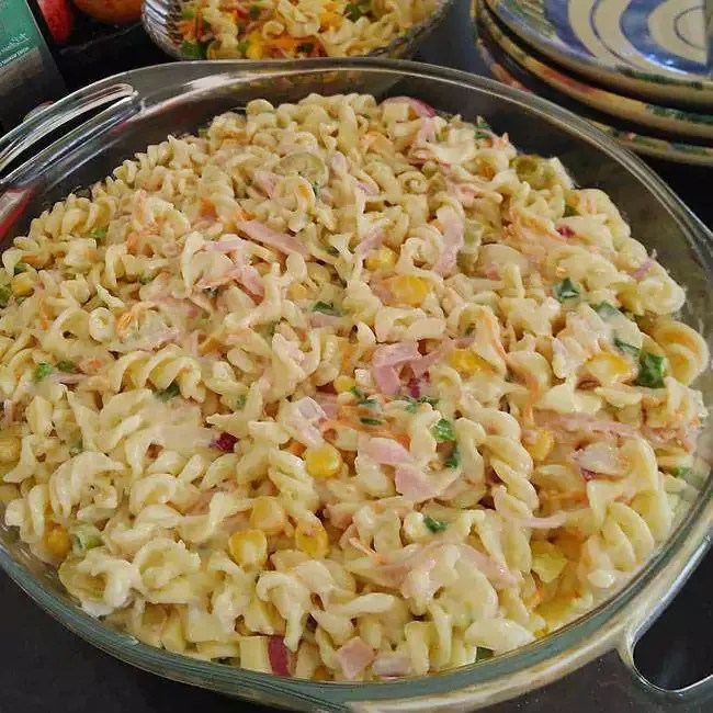 Como fazer uma surpresa no Natal com uma salada de macarrão irresistível?