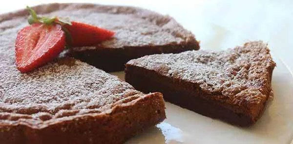 Como fazer um bolo surpreendente com apenas 2 ingredientes em 10 minutos!