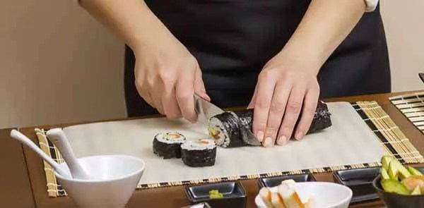 Como fazer sushi em 10 minutos com apenas 5 ingredientes?