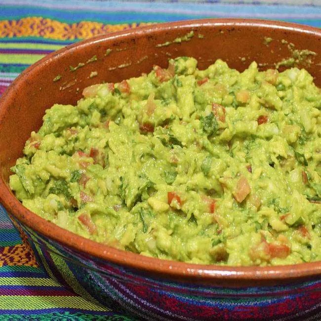 Como fazer guacamole em 5 minutos com apenas 3 ingredientes!