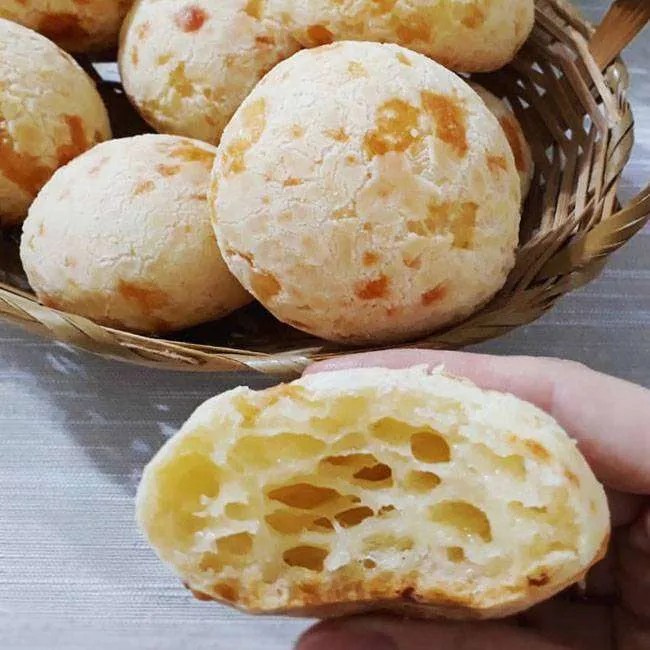 Como fazer pão de queijo tradicional em apenas 30 minutos com 5 ingredientes básicos!