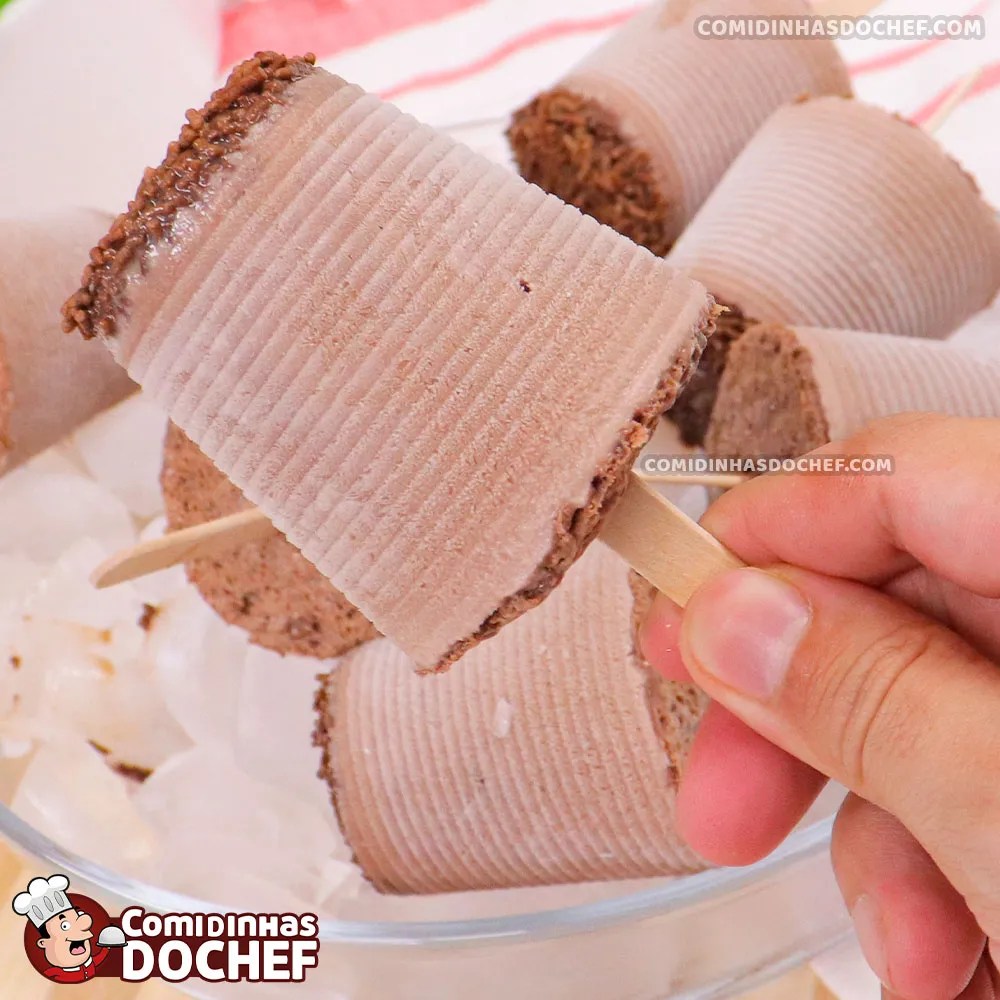 Como fazer picolé de chocolate caseiro em 10 minutos com apenas 3 ingredientes!