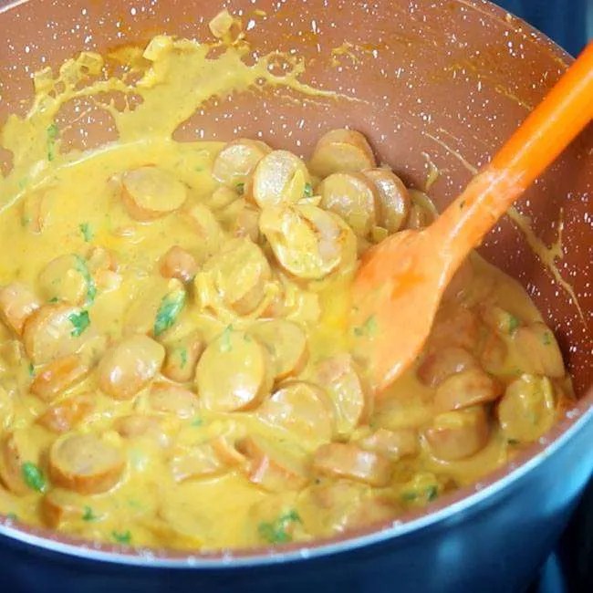 Como fazer strogonoff de salsicha em 15 minutos com apenas 5 ingredientes!