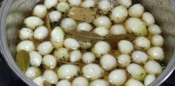 Como fazer cebola em conserva em 10 minutos com apenas 3 ingredientes!