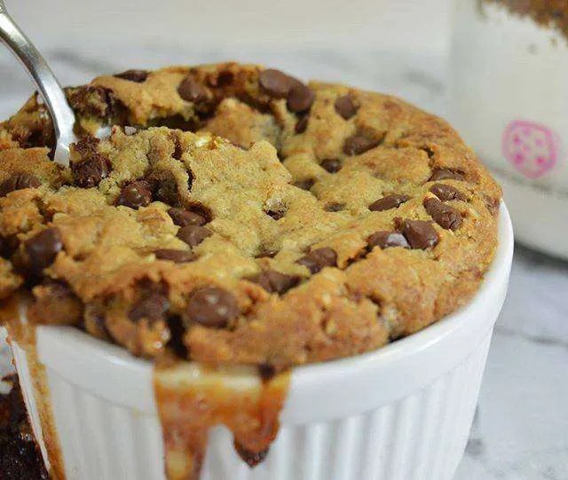 Como fazer um delicioso cookie de caneca com apenas 4 ingredientes em 10 minutos!