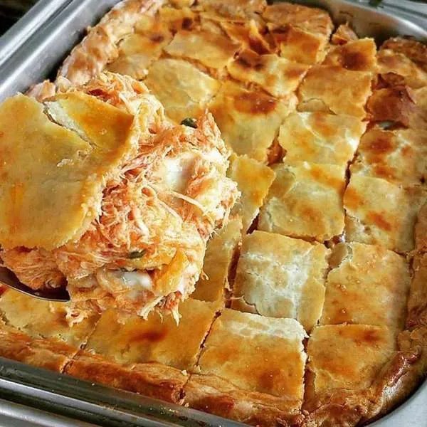 Como fazer uma torta de frango deliciosa em apenas 30 minutos com 5 ingredientes!